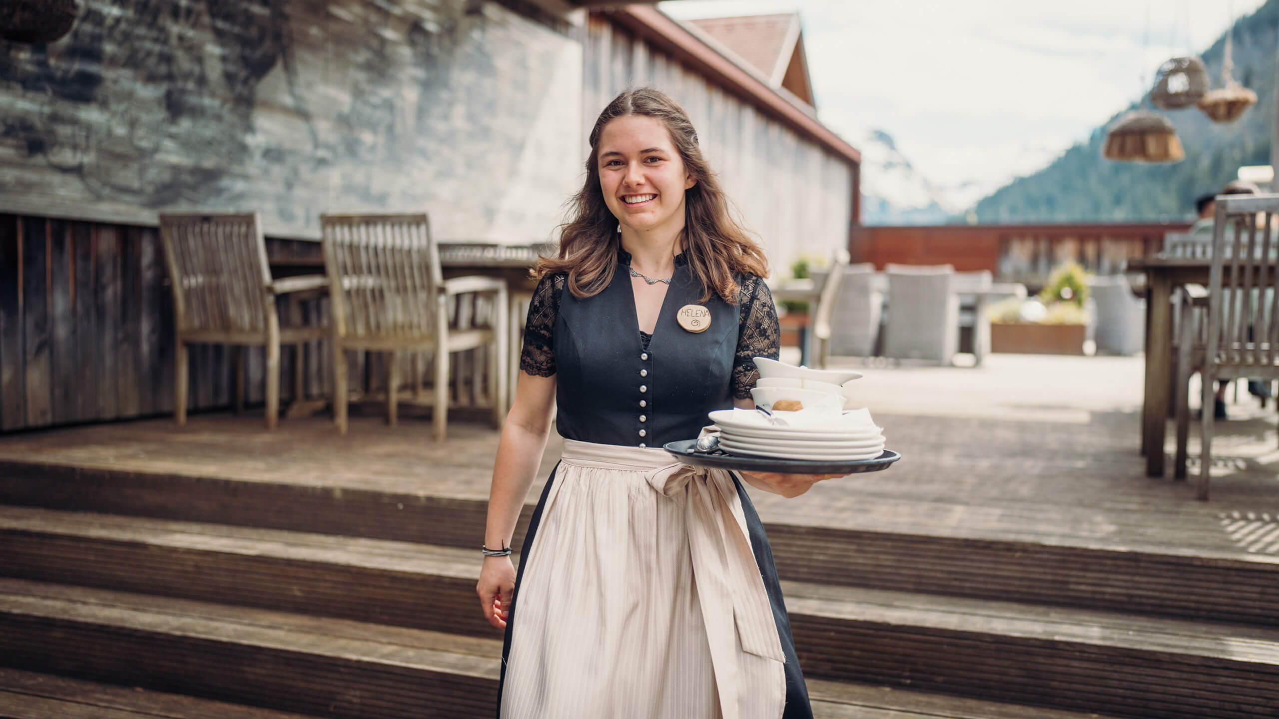 jungbrunn-crew-kellner-jobs-tirol-mitarbeiterin